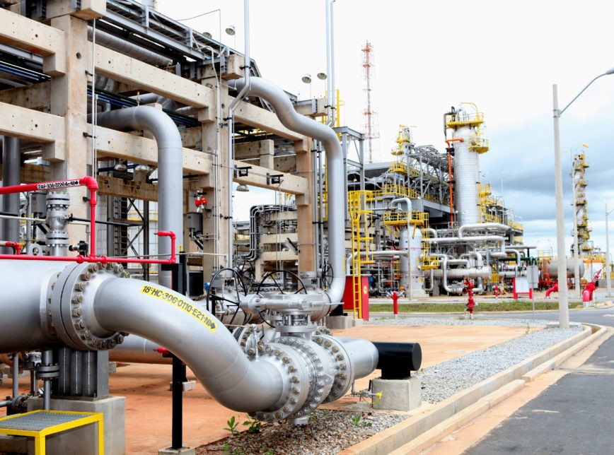 Termelétricas podem ser solução para crise hídrica e falta de infraestrutura no Centro-Oeste. Medida evitaria racionamento de energia e queda na produção de diversos setores. Saiba mais: bit.ly/3iNdH5k