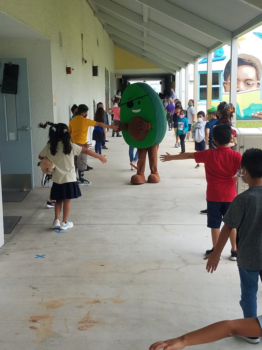 ap_DannyMoya's tweet photo. Captain Jack from SuccessMaker visiting Palmetto! Congratulations to our students on being second in all of Palm Beach County!! @hainesv @jennsandersusa @SuptFennoy @MickeyBanek @PalmettoElemWPB @alexandiayala https://t.co/fHvbZOWYna