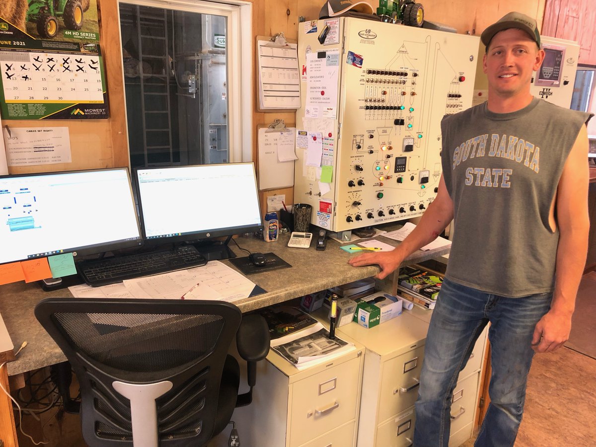 EasyAutoInc's tweet image. Our VP of Sales was able to stop out at a customer&apos;s site this week.  Isaac from Anderson Farms said that the system batches four loads of feed, completely unattended.  This allows one person to both mix and deliver all the feed.  Talk about efficiency!  
#easyautomation