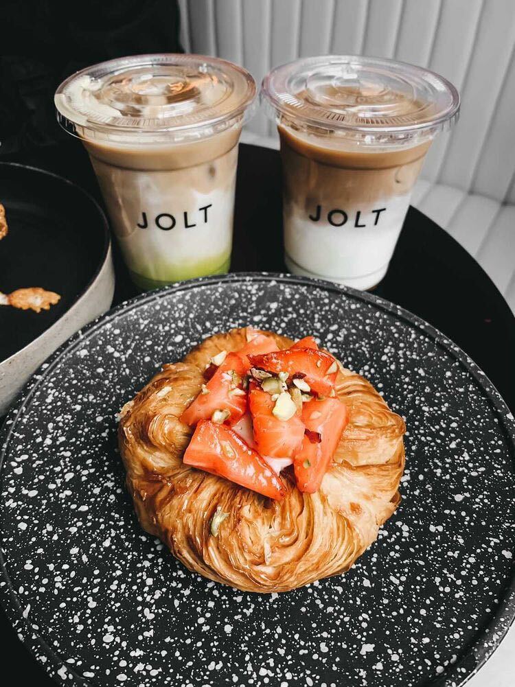Weekends are for freshly baked, flaky pastries ❤️

📸 <a href="/ItsKimmyLee/">Kimmy Lee</a>
