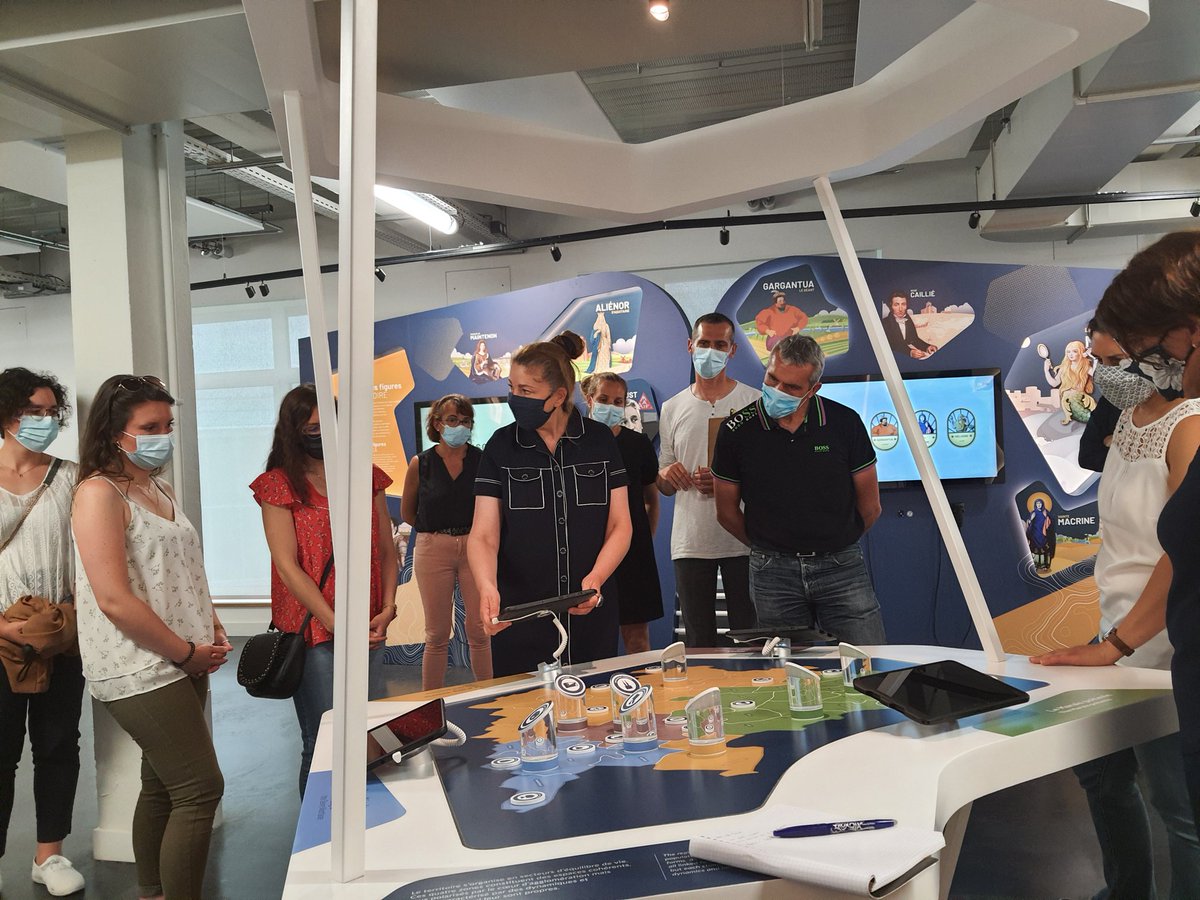 NiortMaraisPoit's tweet photo. (En direct) Port Boinot à #Niort : L'équipe de l'office de tourisme découvre le Séchoir et le contenu du 1er étage: Épona, secrets de Patrimoine.
On se forme pour mieux vous #accueillir!
Photo Abodet https://t.co/XSpAvEKCmC