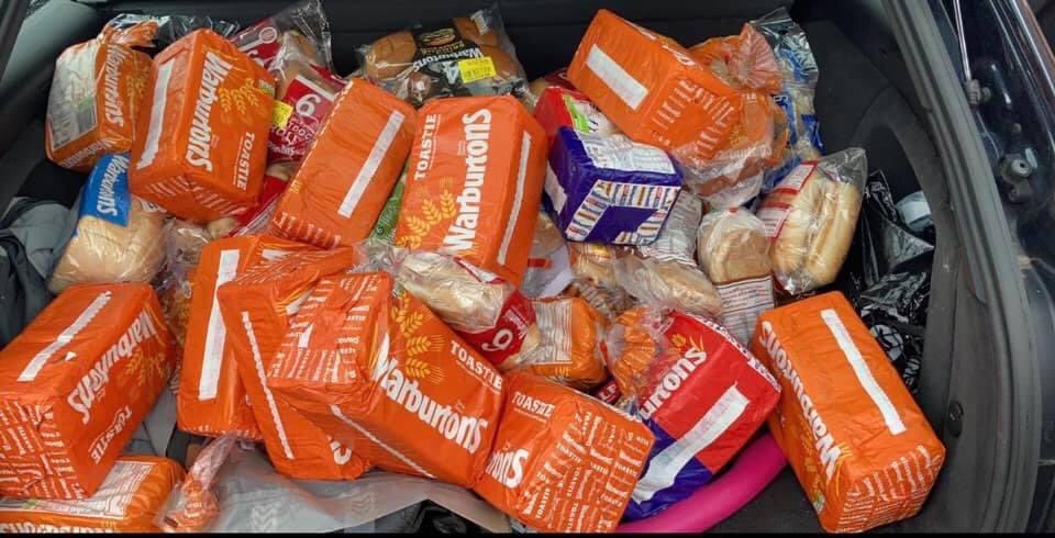 A big thank you today to One Stop at Bellgate shops for this wonderful donation of bread 🍞 🥖 🥯