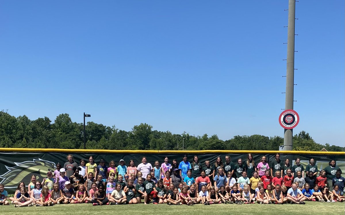 Had an amazing week this week ! Beyond grateful to be able to share the love of softball with young players <3 #lastdayofcamp #olahighschoolsoftballcamp <a href="/Just_us_Kicks/">Lee Kicklighter</a>