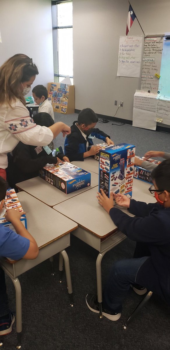 3rd grade Huskies engaged in a STEM car building activity! @hearnehusky @AliefISD #huskiesonthemove #Aliefsummer2021 #weareLit