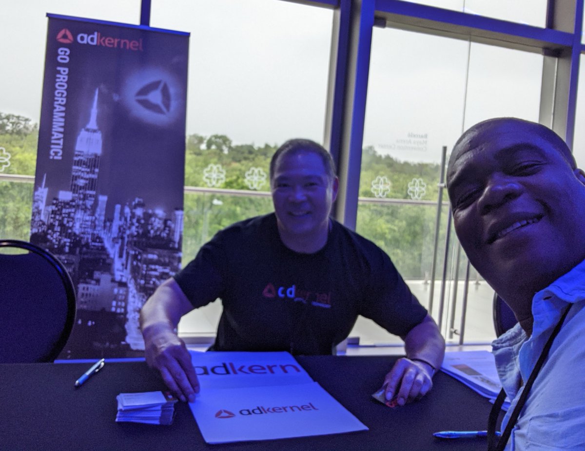 adkernel's tweet image. At the ClickBid Tulum Meet Market Brunch, chatting up Nigel, CEO from DIgiWorld Partners. Let&apos;s build some traffic! #digitalmarketing #affiliatemarketing @tkuoch