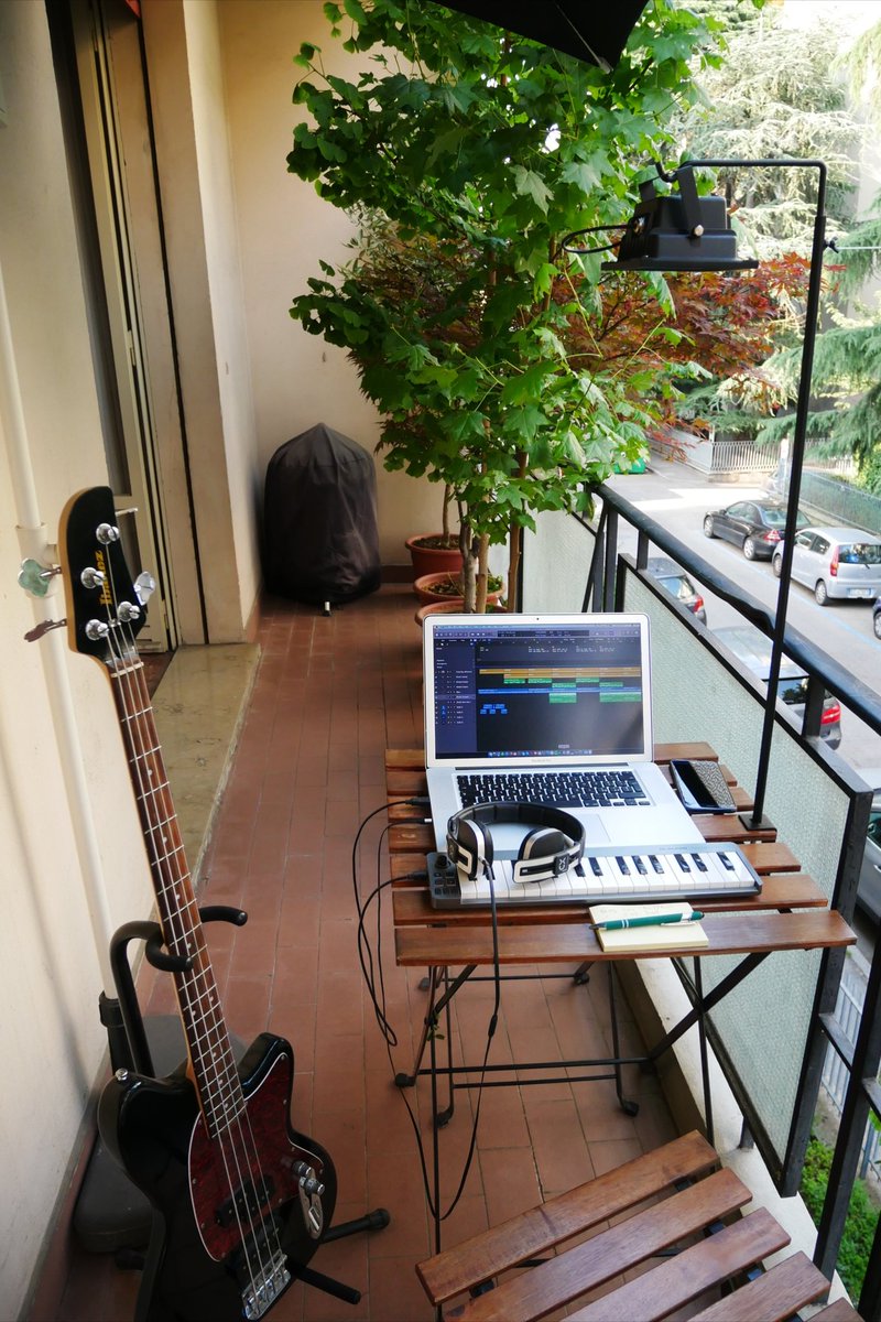 Summer studio 😎🤣
#homestudio #logicpro #midi
#composingmusic #musicstudio #producerstudio #ibanezbass #ibaneztmb100 #drstrings #balconygarden #liquidambar #japanesemaple #ginkgobiloba