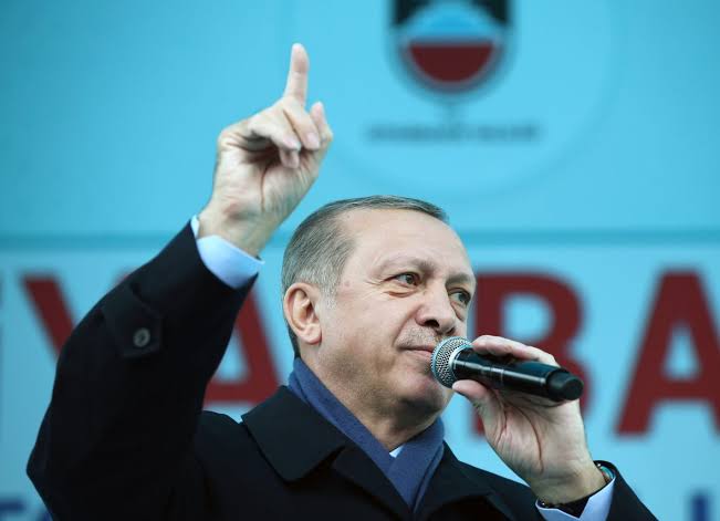 Hem “Başkomutan“ hem de “Dünya lideri Recep Tayyip Erdoğan Bey“ diyeceksiniz! 
#DünyaLideriDiyeceksiniz