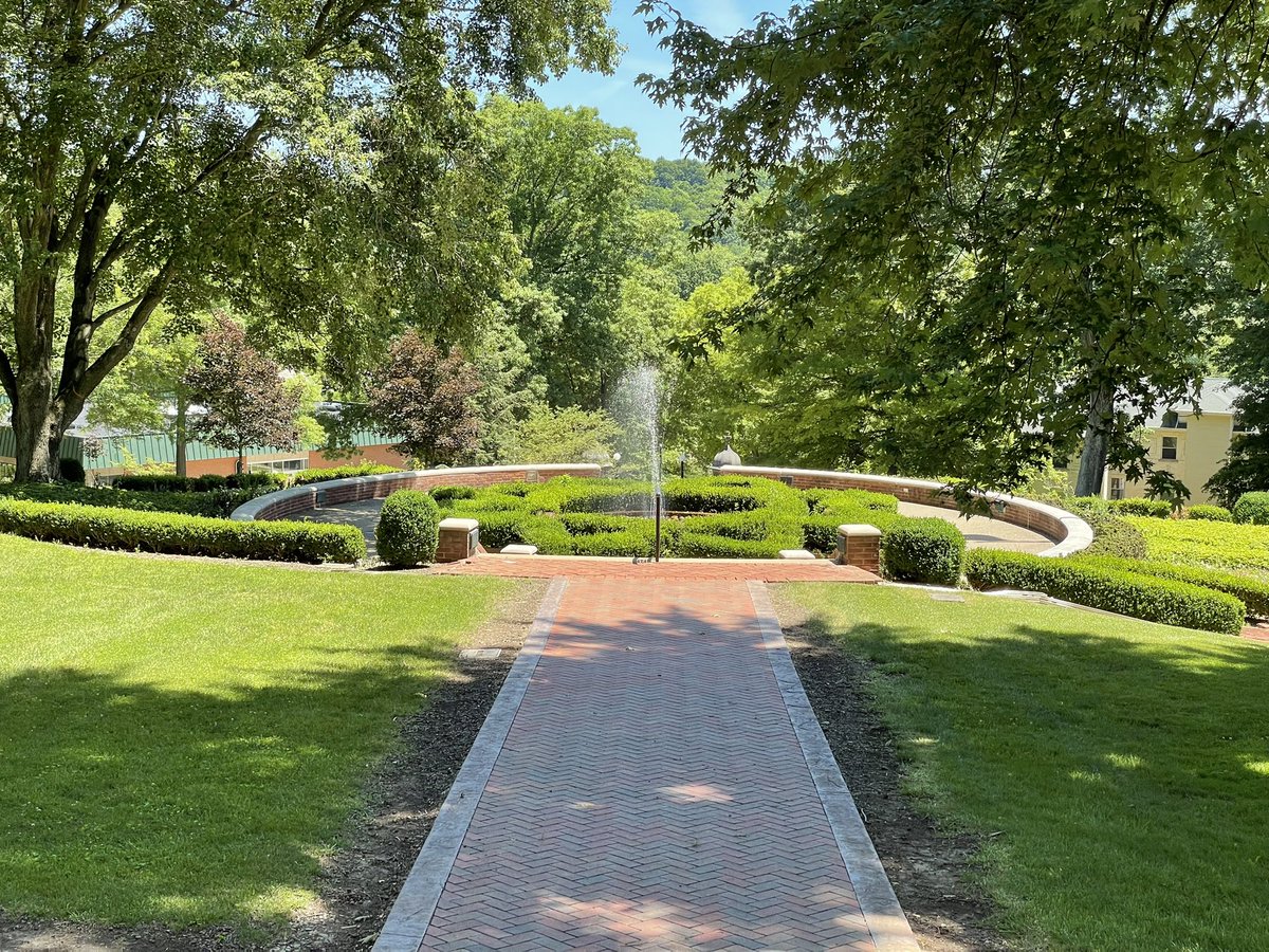 StudentLife_BC's tweet image. Campus is almost ready for orientation number one tomorrow! See the first HERD of new Bison tomorrow!