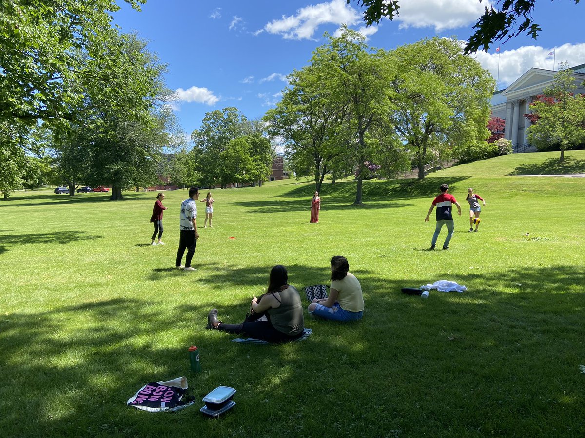 nicofaraone's tweet photo. Lunch break outside before to get back to the lab. We work in such wonderful place! @AcadiaU @AcadiaChemistry https://t.co/l1YLNYwkcD