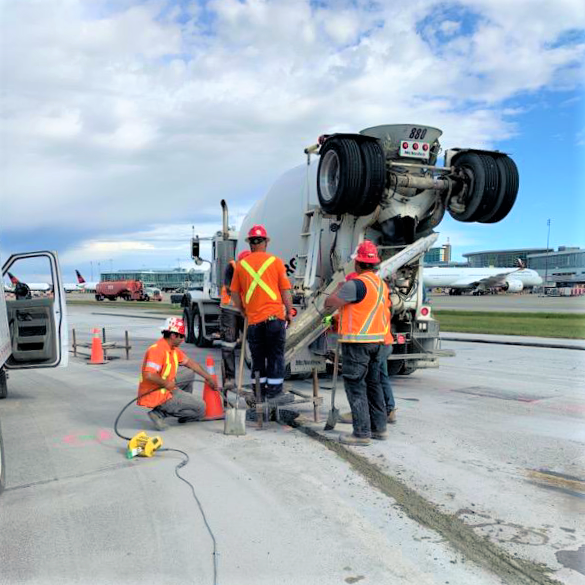 Lafarge_Canada's tweet photo. Another successful Chronolia pour! 👏 Great work to the team partnering with Tristar and repairing runways at YVR.
Learn more about Chronolia here: https://t.co/XeonU95ZZU
#BuildSmart #readymix #concrete #chronolia https://t.co/BFE5ZgvGcf