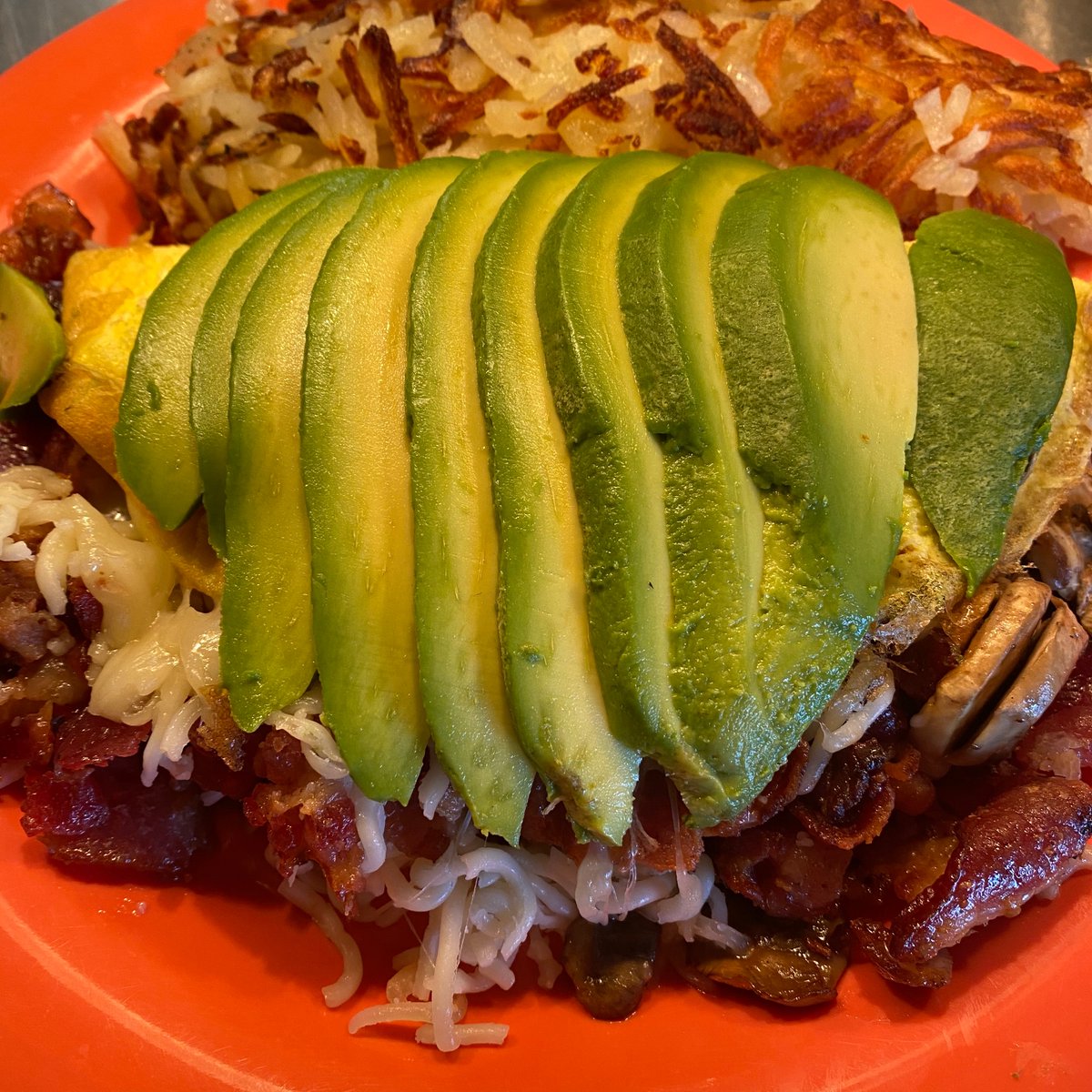 Fresh avocado, crispy bacon, 4 large eggs, melted jack cheese and grilled mushrooms! #racytracy