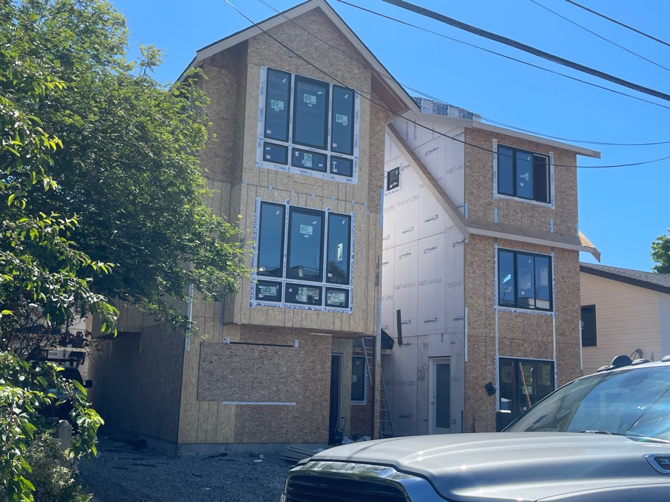 KlimRoofing's tweet photo. New construction installing 30 year iko dual black  - William R. checked in near 7t... https://t.co/p57waNDrjy https://t.co/OwOhLTgLkM