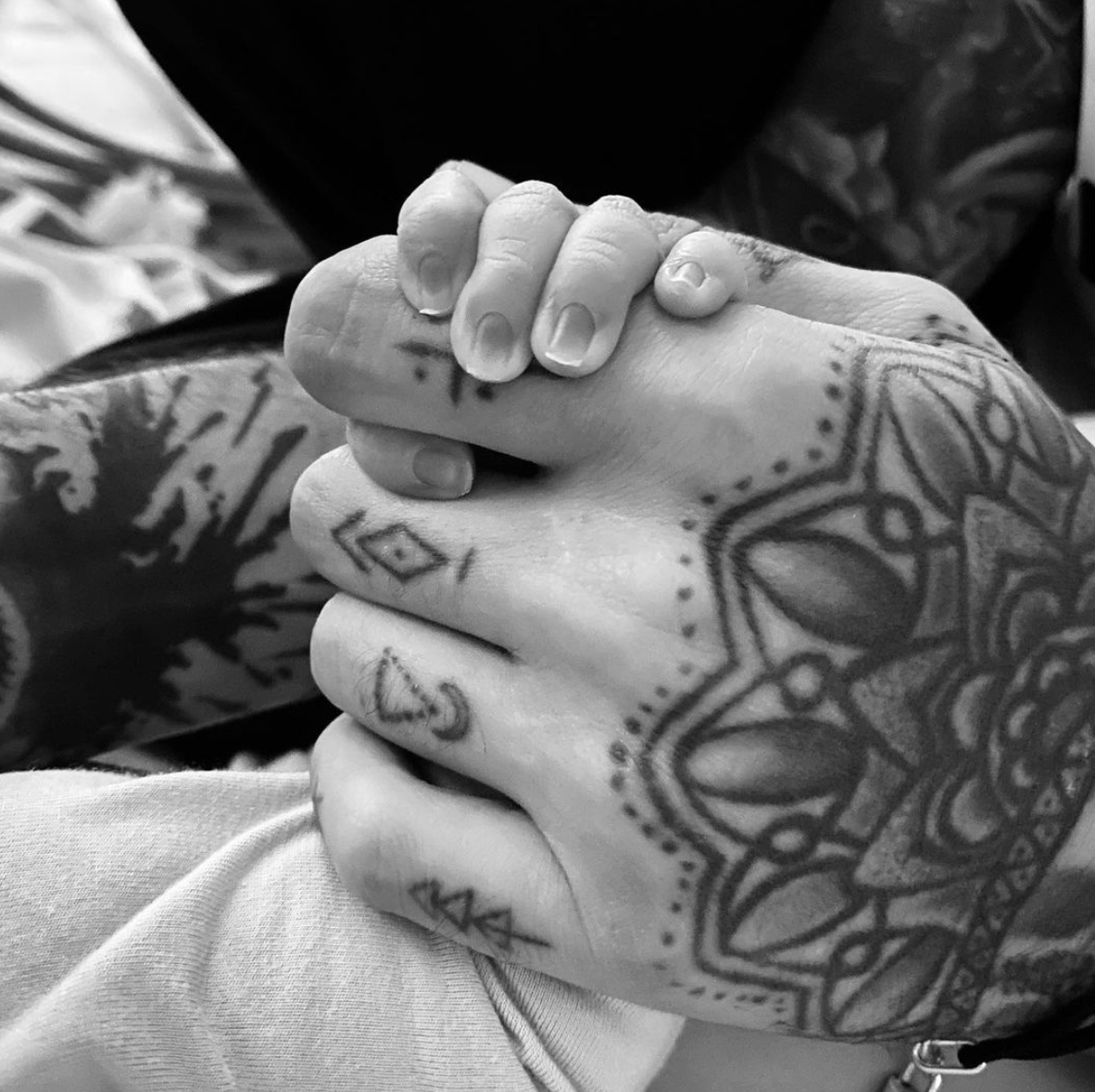 iHeartRadio's tweet photo. This tweet goes out to all of our #1D Daddies! 🥰#HappyFathersDay

@Louis_Tomlinson
@LiamPayne
@zaynmalik https://t.co/dHbwly684s