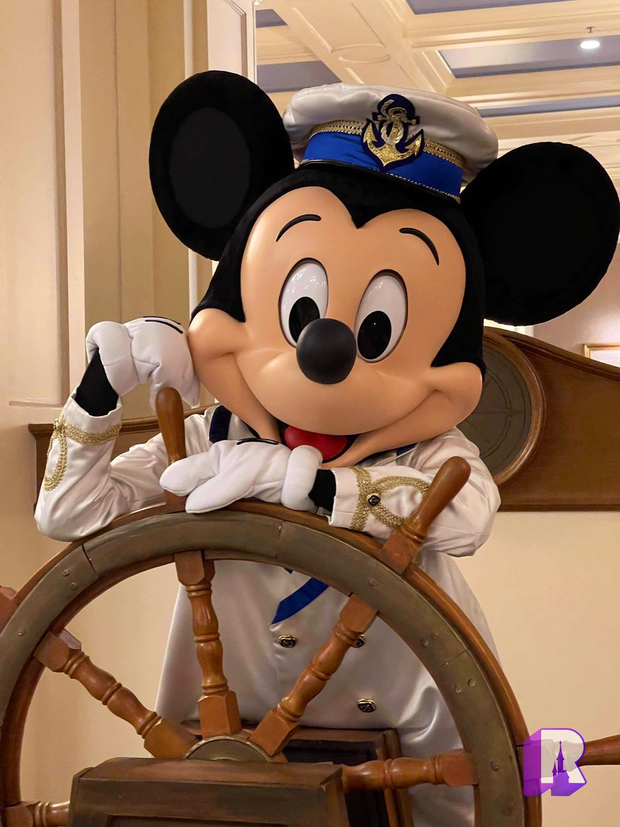 📍Disney's Newport Bay Club Hotel welcomes: Sailor Mickey! ⚓️