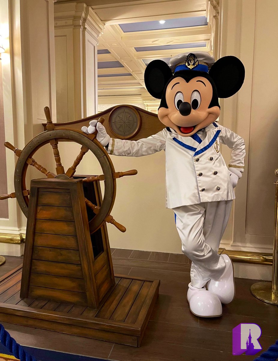 📍Disney's Newport Bay Club Hotel welcomes: Sailor Mickey! ⚓️