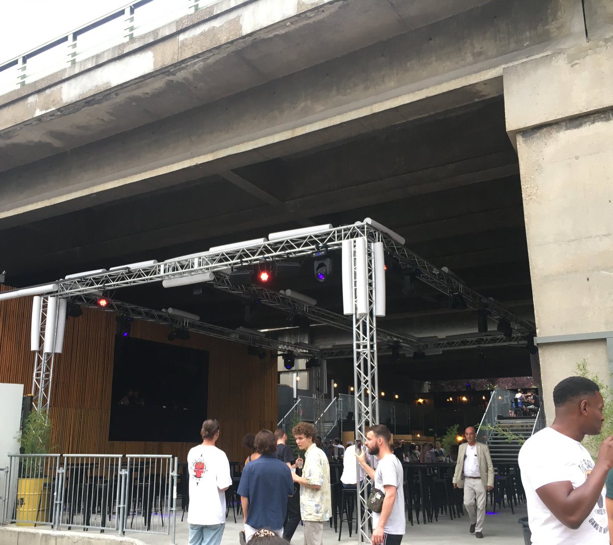 Fredhoc's tweet photo. Plaisir d’inaugurer ce soir le Km25,   nouveau lieu de culture électro et de fêtes, installé sous le périphérique, sur un terrain de la Ville de Paris. 

Bravo à l’équipe du @Glazart pour son inventivité et sa ténacité. 
Paris aime sa Nuit. 
#75019 https://t.co/m6qGWW2dCY