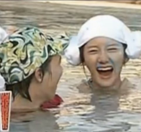 kalaither's tweet photo. Some newbie fans wouldn’t know that the old yet gold famous era of soshibang was there … and FYI #GYOON already there since years ago 😉
#soshibang #GD #Yoona #GDRAGON #KwonJiYong https://t.co/EXdiguFaFZ