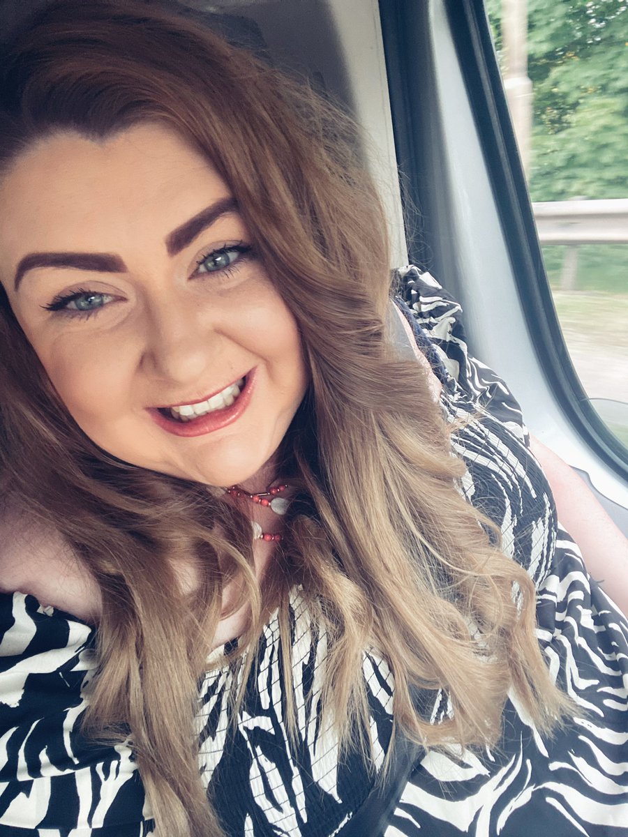 Made a cheeky wee Scottish🏴󠁧󠁢󠁳󠁣󠁴󠁿/Irish🍀/Belting tunes playlist on Spotify if anyone fancies it to get buzzing for tomo😁. #SCO #SCOENG Link here - open.spotify.com/playlist/4rQ0X…