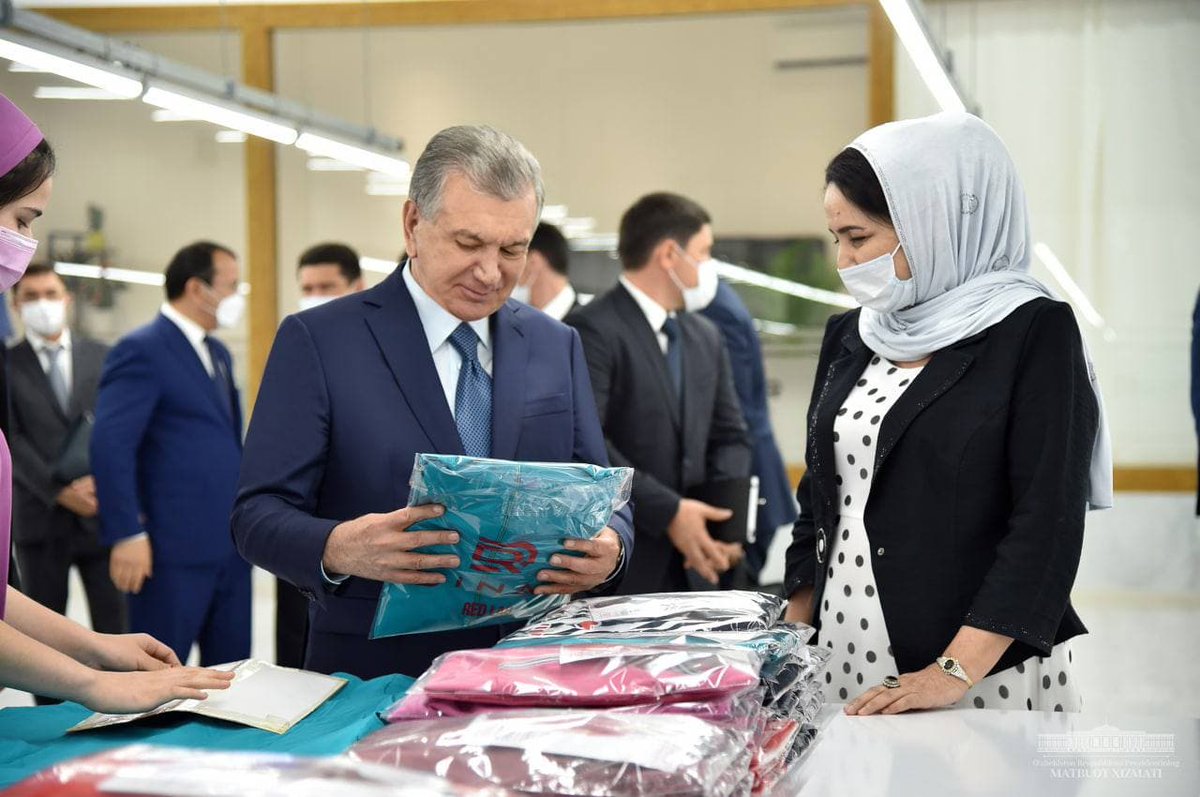 president_uz's tweet photo. The Head of State visited the clothing and knitting enterprises in the city of Andijan, established through the effective use of empty facilities.
#Mirziyoyev #RegionsDevelopment #industry #textiles https://t.co/f6MMYmZs1J