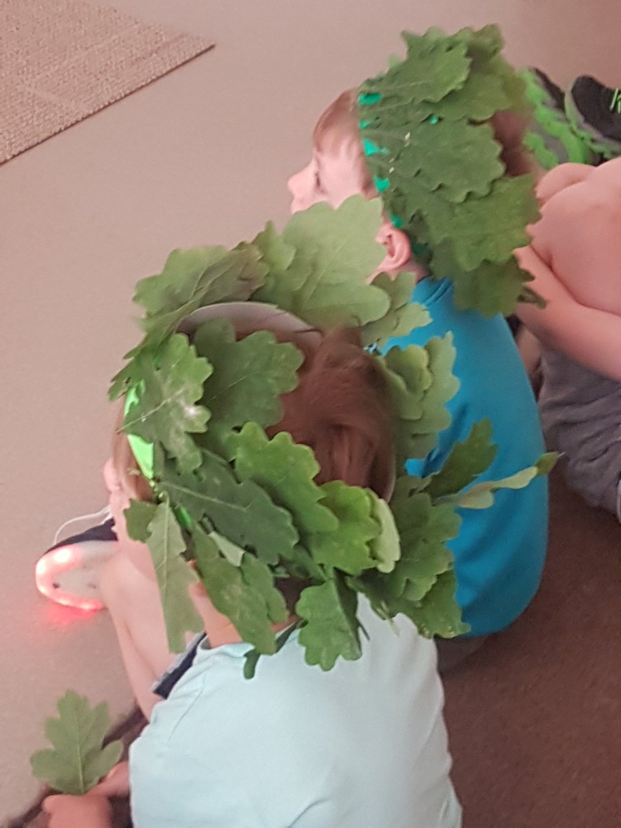 WindsorIan's tweet photo. Jani, Latvian festival celebrating the summer solstice. https://t.co/eQ4ZBtUXcu