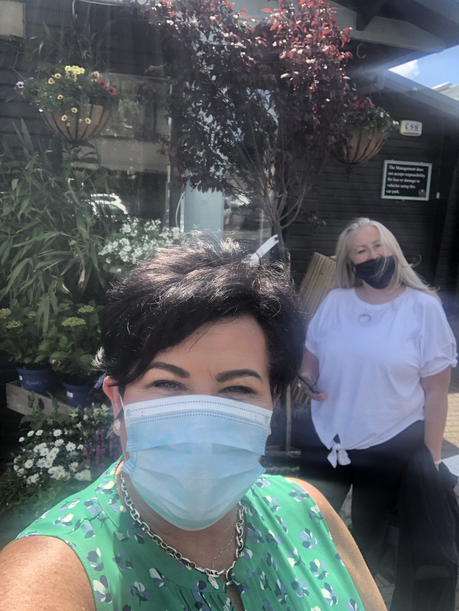 vallen5555's tweet image. Reflecting over a conversation of so much value &amp;amp; recognition 4 those who volunteer to support others. Exploring imaginatively how people can reconnect in the future. Putting people at the heart of @EAHSCP @EACChiefExec this woman’s enthusiasm &amp;amp; drive inspires me @BeeBusyBeFriend