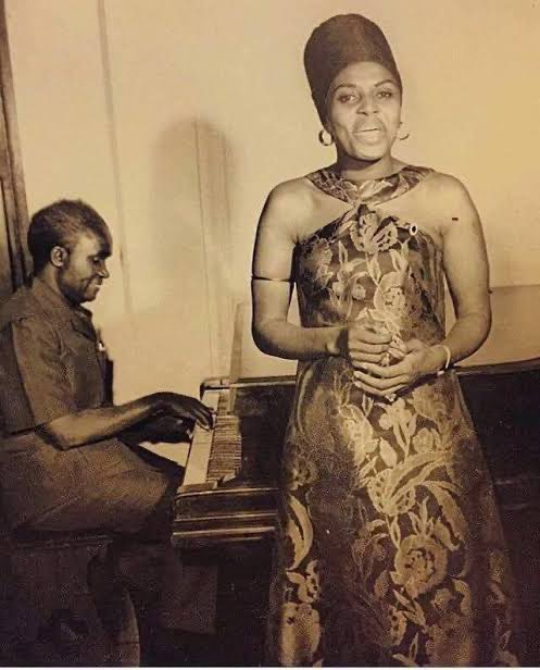 President Kenneth Kaunda and Miriam Makeba making music 🖤 #RIPKK