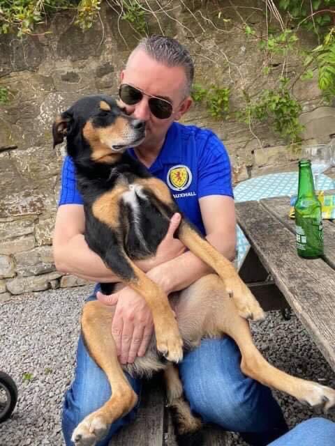 Tómas....Just chillin with my Dad...😎🍺 

Thanks Christina Canning for letting us share lovely Tómas 😍

Looking very relaxed 😌 

spanishstraydogs.org.uk 

#adopteddog #relaxeddog #chilleddog #spanishstraydogsuk #spanishstray #spanishstraydogs #spanishstraydogsarethebest