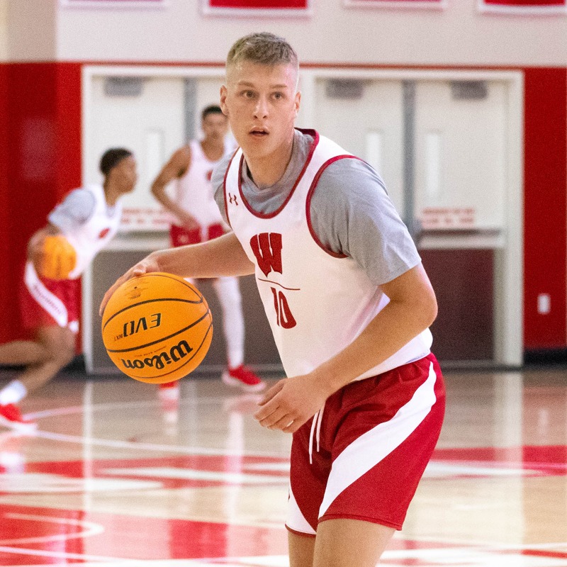 BadgerMBB's tweet photo. New Badgers in the building💯
0 » #JahcobiNeath
10 » @IsaacLindsey10
11 » @TheRealLorneB
21 » @chrishodges35
23 » @ChuckyHepburn
32 » @matthew_mors
33 » @ChrisVogt33
35 » @MarkusIlver