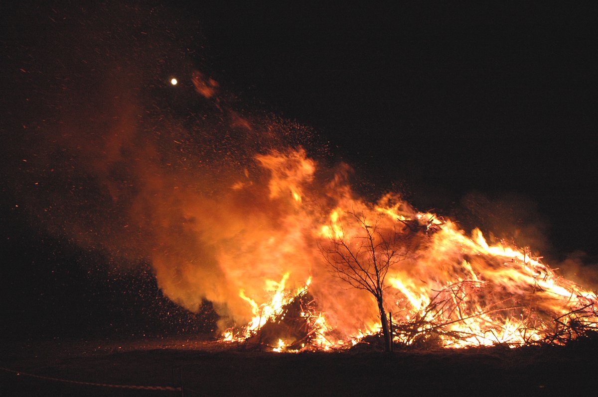 lfv_steiermark's tweet photo. Brauchtumsfeuer 2021: Hinweise zur Durchführung eines Brauchtumsfeuers zur "Sonnwend". https://t.co/QxBwY3peul https://t.co/flVP4HBT1V