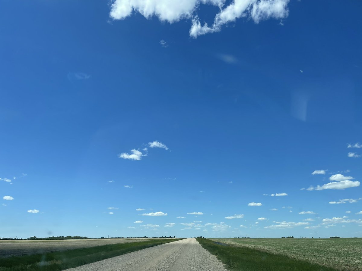 PrattDaveWHP's tweet photo. I’ve traveled through deserts, mountains, &amp; forests, but nothing beats the open skies of home. #Saskatchewan #landoflivingskies #praries https://t.co/etzCv6fKo0