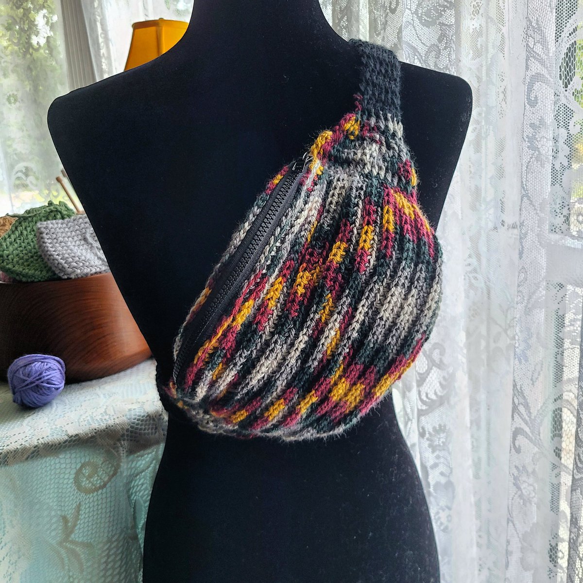 AlchemyCrochet's tweet photo. Made a #fannypack for #friday but it's still Thursday, so today will be #fannypackthursday though I'm feeling some hard #fridayvibes . I don't always mix up my days, but when i do i make a whole project about it 🤣😅
#Crochet #crochetersoftwitter #fannypackswag #crochetfashion https://t.co/tlt8dFaK7r