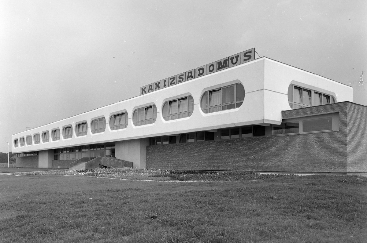 EastOfGMT's tweet photo. Kanizsa Domus store, Nagykanizsa, Hungary - 1976.

(photo: Fortepan) https://t.co/sccThomBuI