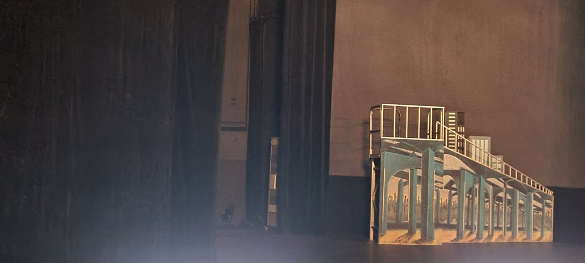 #AsíEmpieza el estreno de "Ronejo" de <a href="/Rulop/">Rulo</a> dirigida por seXpeare con el propio Rulo Pardo, <a href="/_CarmenRuiz/">Carmen Ruiz Actriz</a>, <a href="/Felipe_G_Velez/">Felipe García Vélez</a> y 
@juanvinuesa83 en el <a href="/teatroabadia/">Teatro de La Abadía</a>