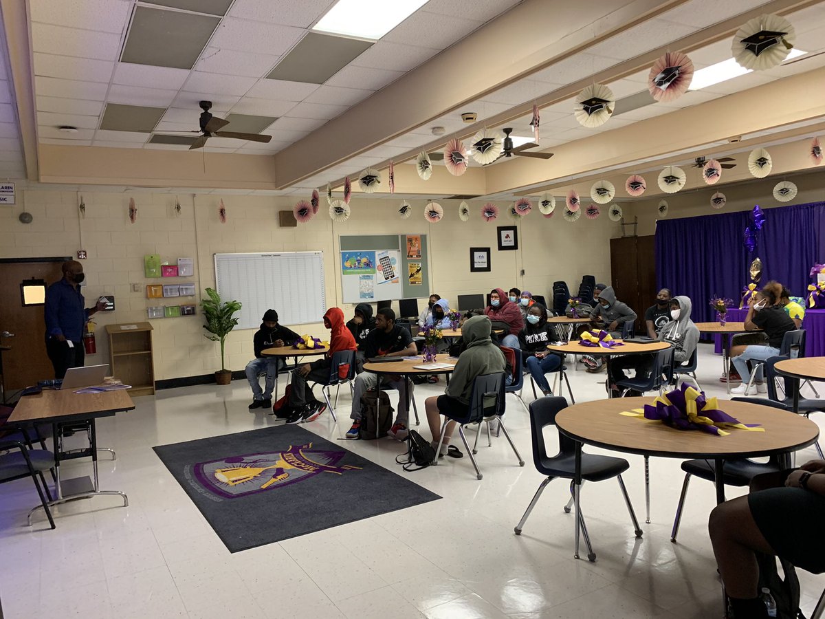 McClarinHS's tweet photo. ‼️Today’s Lunch and Learn was a success! Thank you John McQueen from City of Refugee! Students learned about
post secondary options in cyber security and coding! #FullScholarship #summersession1 @Dr_DanielHarris @mhscounselor100 @DrNykoleHudson https://t.co/wbKlkKECDH