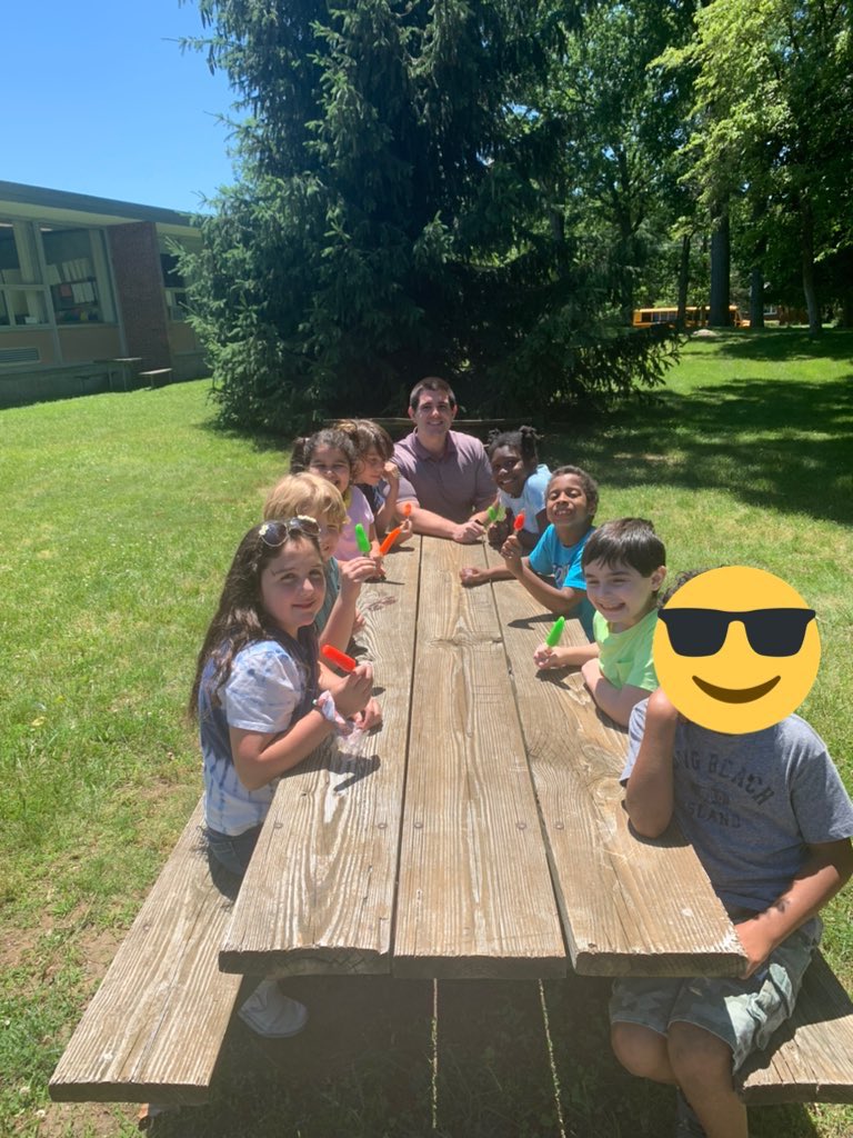 Scillieri_GW's tweet photo. Our class took advantage of the perfect weather day yesterday to enjoy some ice pops! Who doesn’t love ice pops?! #mahwahconnects #gwhappy https://t.co/t0cHJGnj9i
