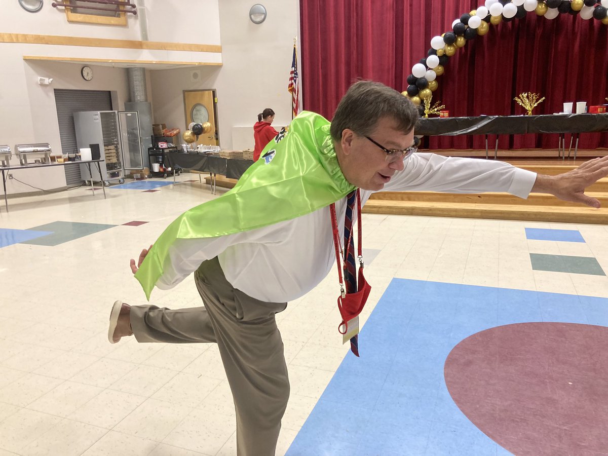 MrsButtonHDMS's tweet image. Well that was fantastic. Congratulations to the class of 2025
on moving up to the big leagues. We will miss you for sure! #HDMSPride #HDMSCelebanquet