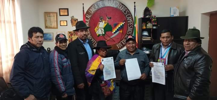 ECsutcb's tweet photo. Celebramos la firma de convenio interinstitucional con el Viceministerio de Justicia Indígena Originaria Campesina, Viceministra Silvia Alarcón Heredia  y La Confederación Sindical Única de Trabajadores Campesinos de Bolivia. https://t.co/M5Gc0poArH