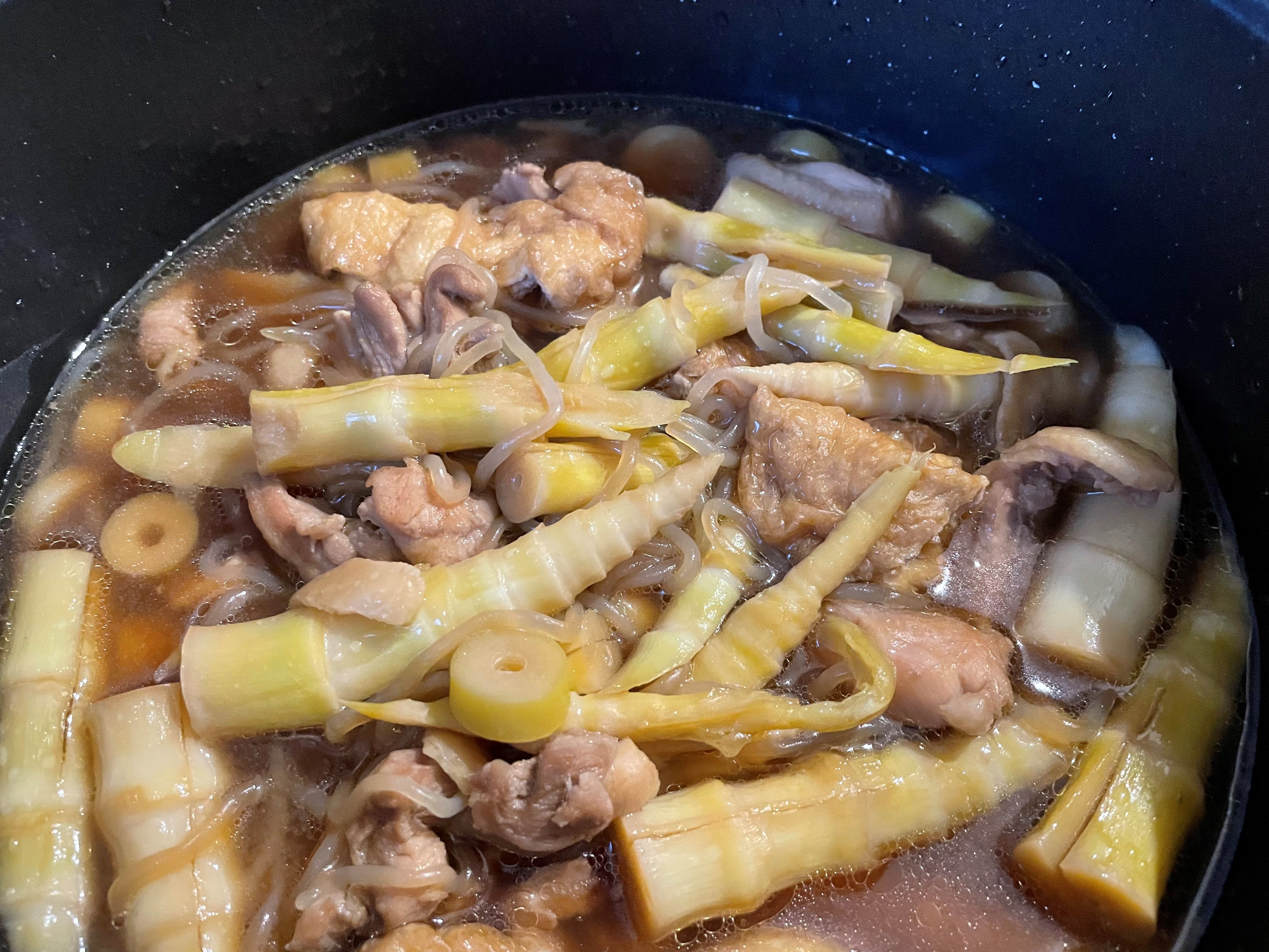 東北醤油 株 Yokiepokieyokie ありがとうございます 自己流でしたが ふきと筍の煮物 を参考にして下さい 材料 ふき 水煮でもｏｋ 150ｇ 筍 水煮でもｏｋ 1 2本 150g 油揚げ2 3枚 味どうらく大さじ3 砂糖大さじ1 酒大さじ1 水0