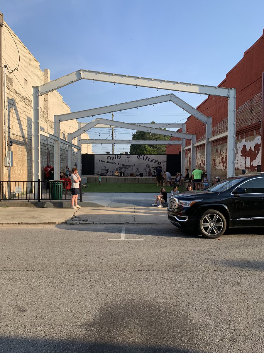 searcydotcom's tweet photo. Showtime tonight from 7-8 pm!

The Chris Baker Band is taking the shade for the Beats &amp; Eats Searcy Summer Concert Series presented by Searcy Parks and Recreation.

The show is FREE so come join us!
#Searcy #Summer #LiveMusic https://t.co/j9JpoIS879