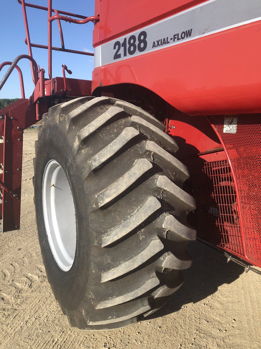 95’ 2188 for sale, 4400 eng hrs 2960 sep hrs. Owned since 2012, sat in heated shop every night since we’ve owned it. Brand new 30.5-32 firestones last year. Long list of repairs. Field ready. $36k pkg deal with corn/bean head. $100 bill if retweet leads to sale. DM for more info.