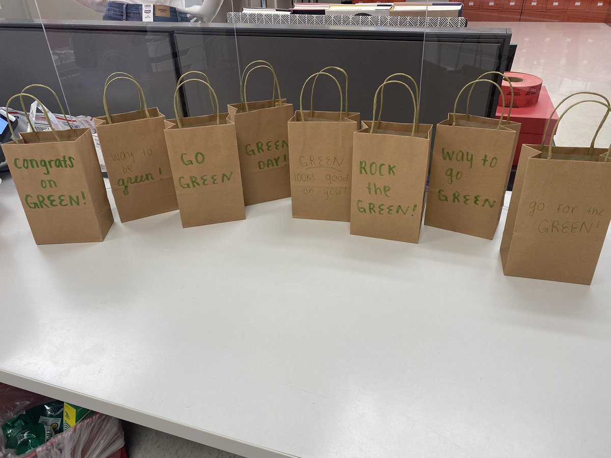 1786Emma's tweet photo. Celebrating a green day in drive ups for yesterday! So proud of my team for working hard towards our biggest opportunity. Now to keep the green going!💚🍀✅ https://t.co/AkqaQvY28N