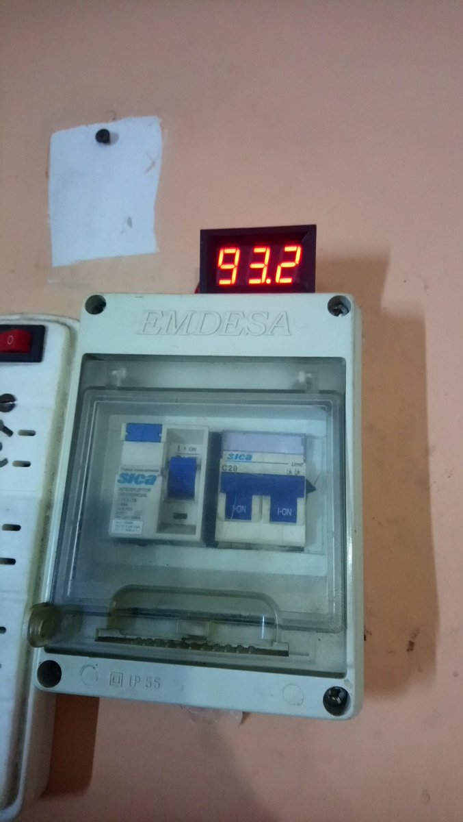 FodorCheeky's tweet photo. @OficialEdesur Baja tensión ⚡ llegó a 77 v https://t.co/PtJ6rm1xvp