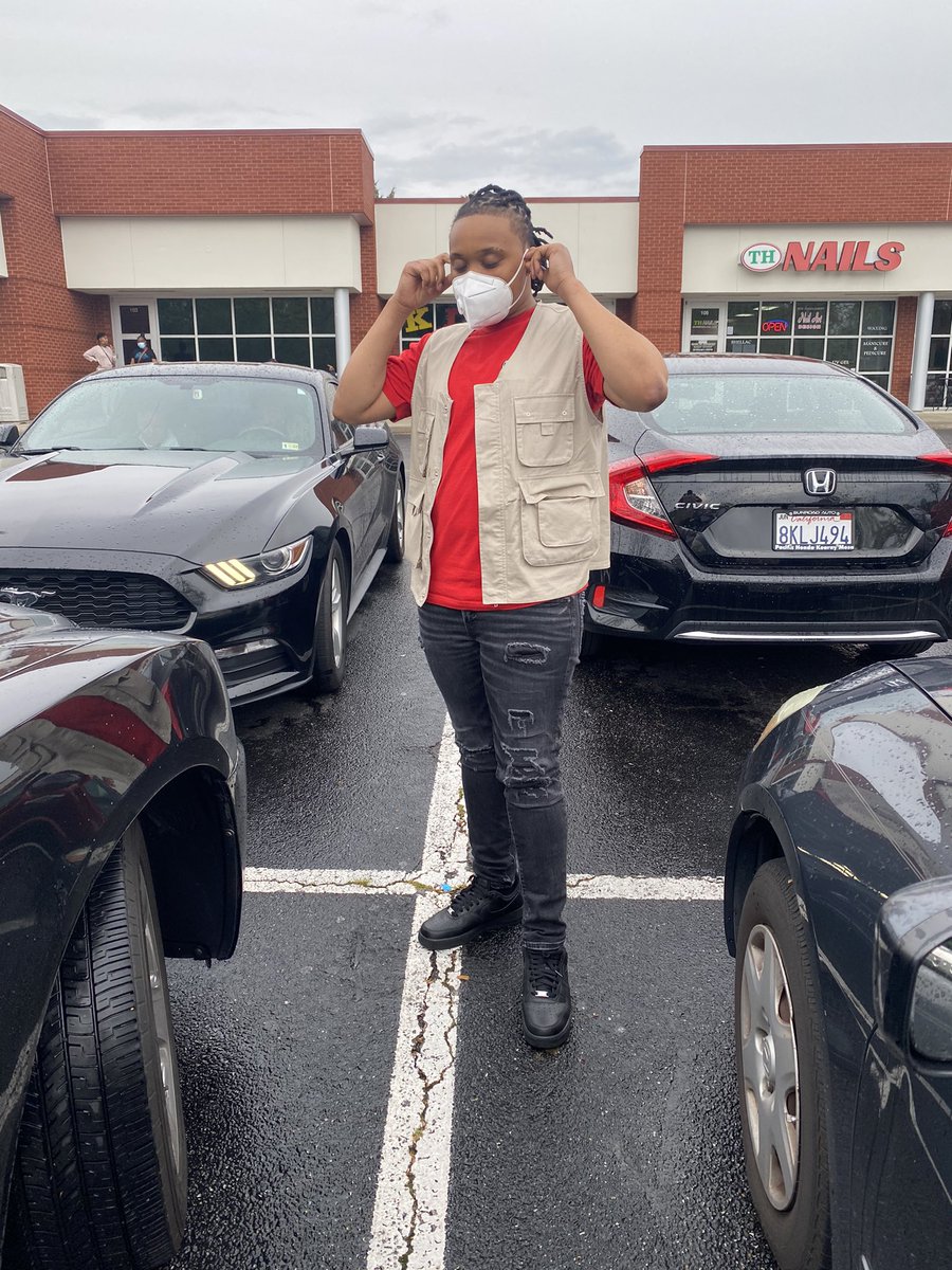 popit4luxx's tweet photo. Wassup #vt25 damn this really my last time doing one of these 🥲 anyways I’m a bio major so if you have any questions related to STEM or just questions about navigating through collegiate life don’t be scared to reach out. Wishing y’all the best this semester #vt22 #vtfollowtrain https://t.co/lT9AkJQbS1