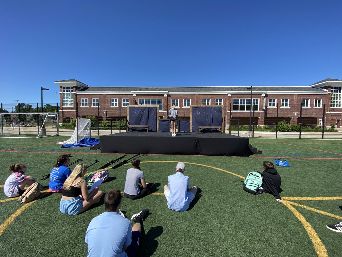 What better way to spend your final, than to do it on an outdoor stage! Congrats to our Theatre II students, on a brilliant job with their monologues.