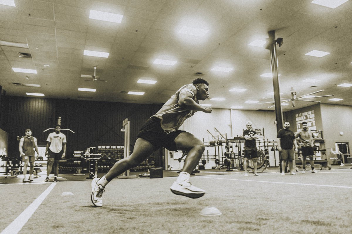 spotathletics's tweet photo. Summer Speed Training is off to a great start. #SpotFam client @taymayfield5_ knows what we're talking about. 

Find out what he already knows. 

https://t.co/thJ3e41v4B https://t.co/xI0OSe0Fs4