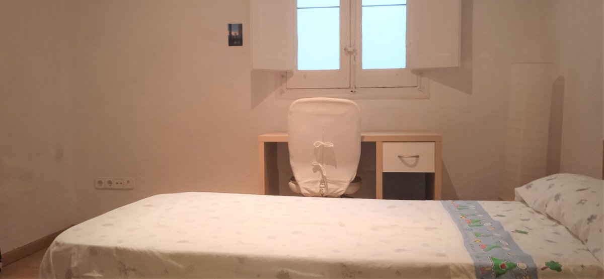 #SeAlquila piso de tres habitaciones completamente amueblado ideal para #estudiantes en #Chamberí. Portero físico y calefacción central incluida en el precio. idealista.com/inmueble/94458… #Madrid #Malasaña #Tetuán #Moncloa #Argüelles #Inmobiliaria