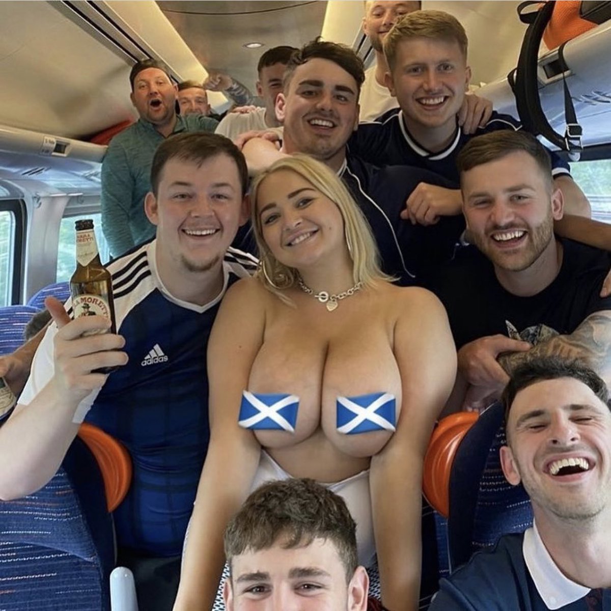 CasualMind_'s tweet photo. Scotland fans on their way to London 👀 https://t.co/EBKUTKDW4f