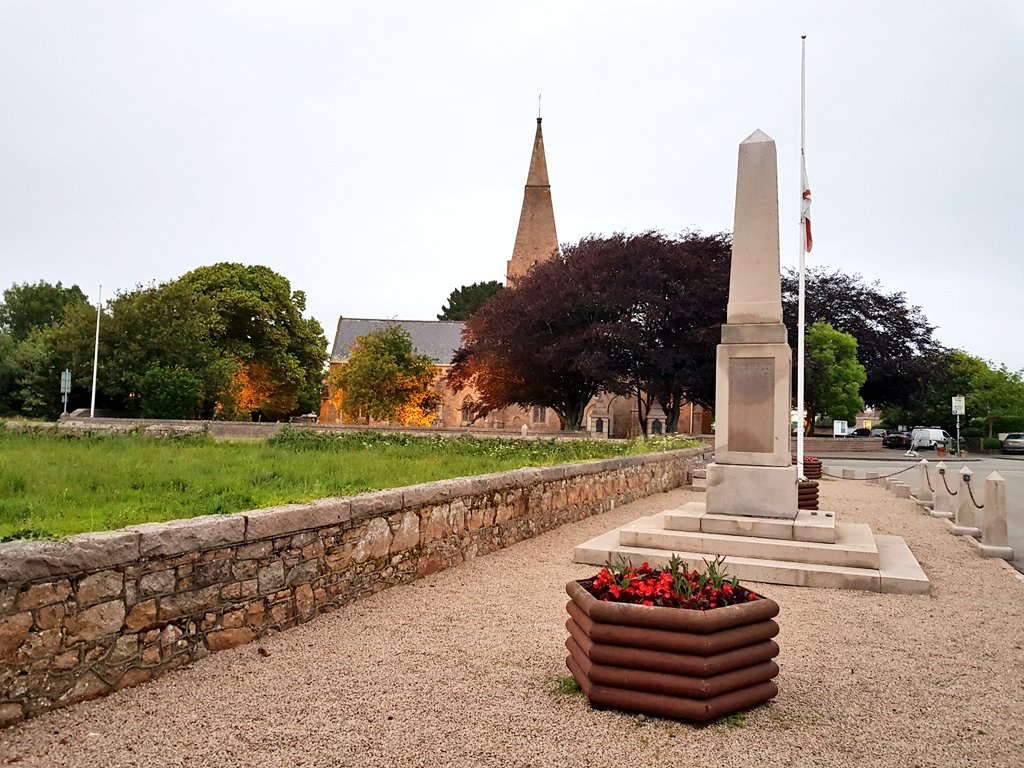 stjohncom1's tweet photo. Good evening St John. Just out on patrol in the Parish and currently all is well. #communitypolicing #PC737Galvin #posj https://t.co/ZvpqfQRrr9