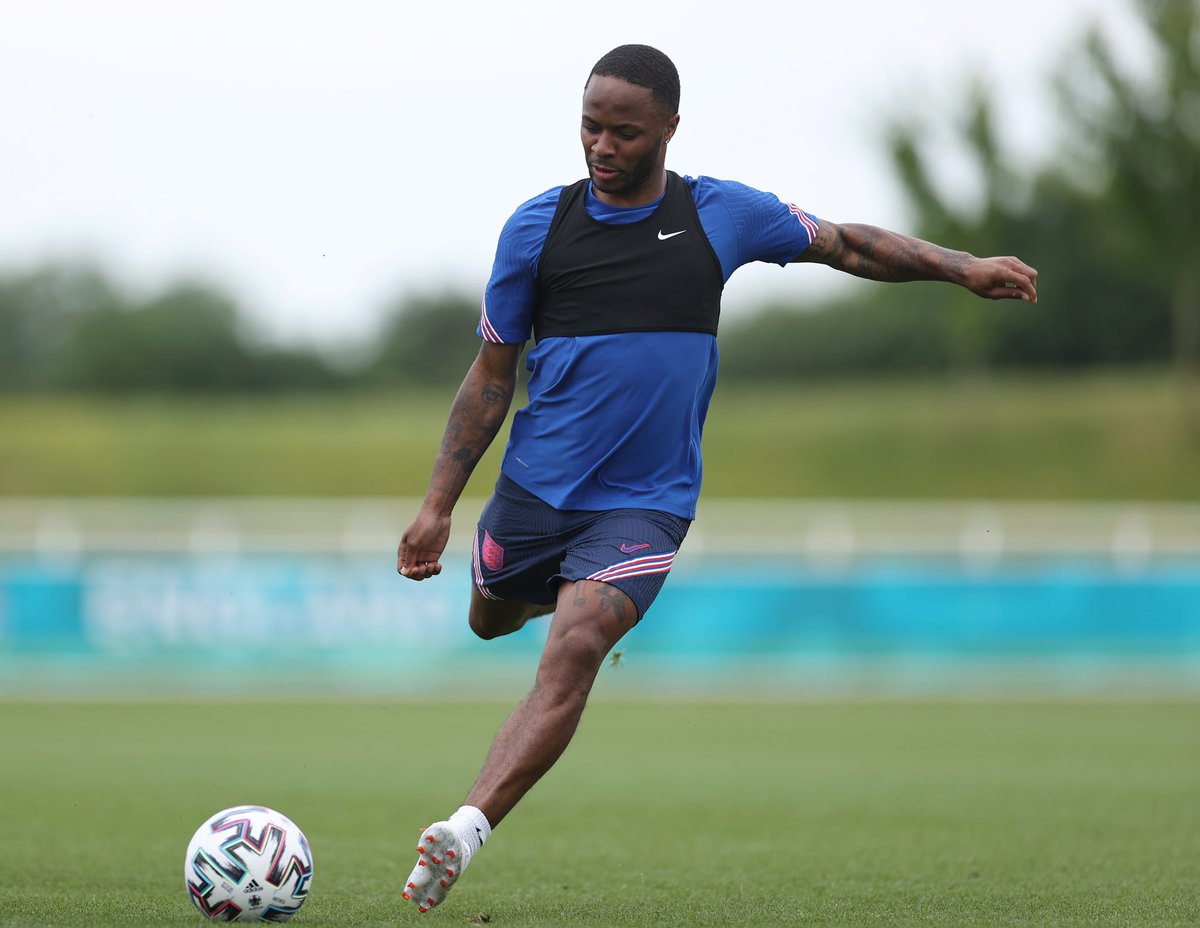 sterling7's tweet photo. Razza &amp; Gazza… @england loading ⚽️ https://t.co/Qi8p7UpjPw
