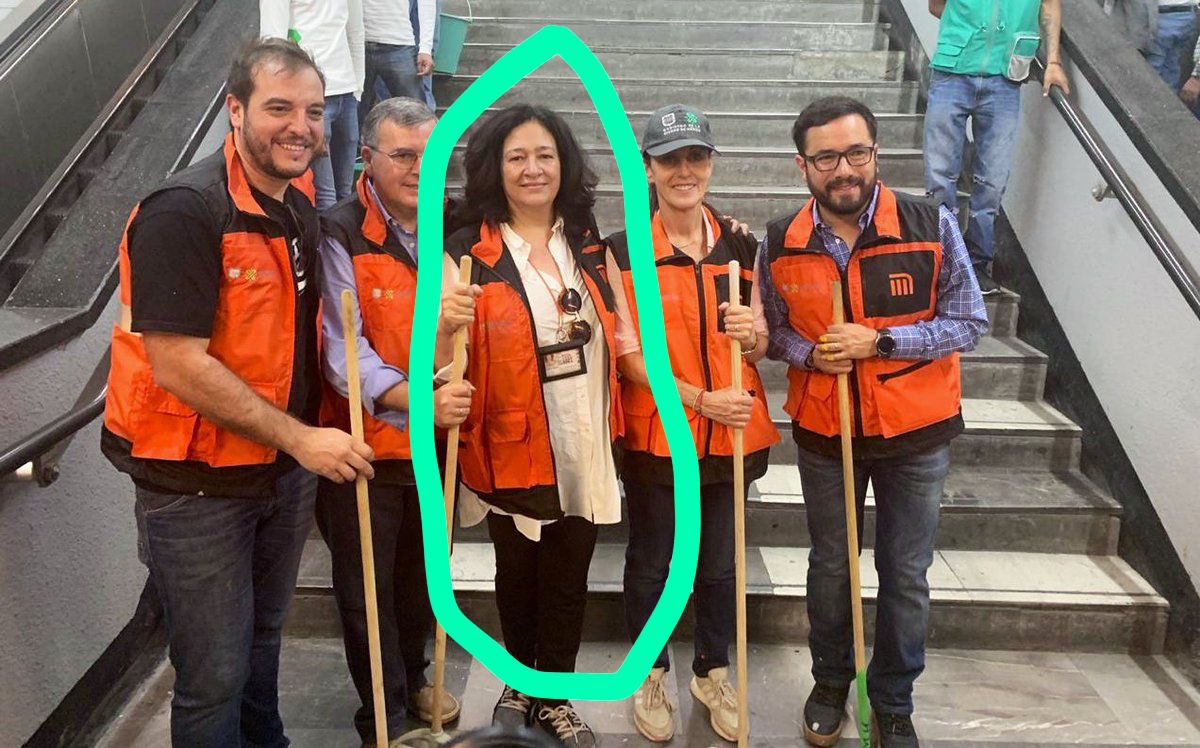 🚨 Servicio a la comunidad 🚨 
Su nombre es Florencia Serranía Soto, ella solamente es la directora del metro de CDMX, lleva desaparecida desde el 3 de mayo del 2021 cuando colapsó un tramo de la línea 12.
Si la ve,dígale que agarrar una escoba no es dar mantenimiento